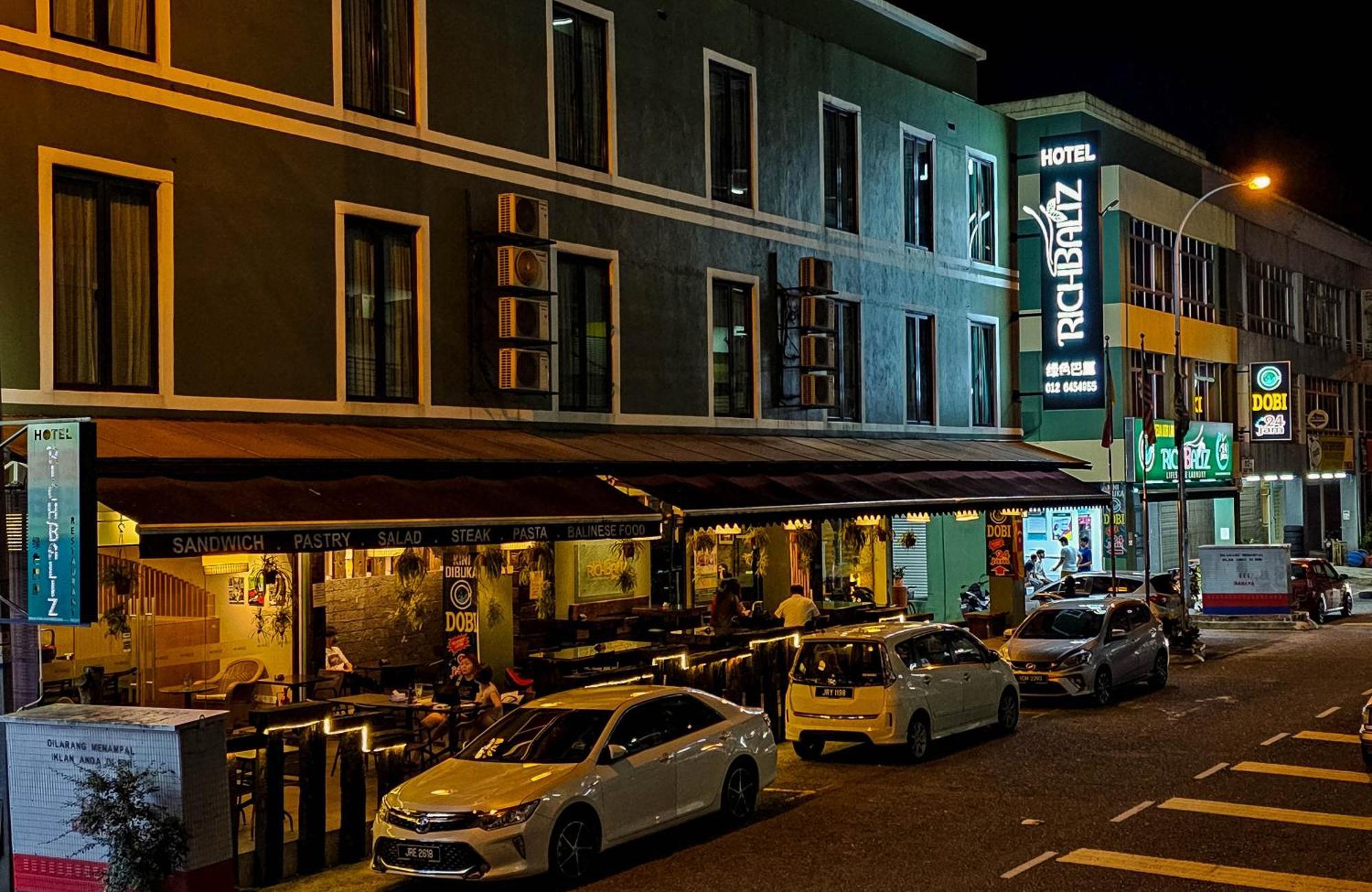 โฮเต็ล ริชบาลิซ Hotel Batu Caves ภายนอก รูปภาพ